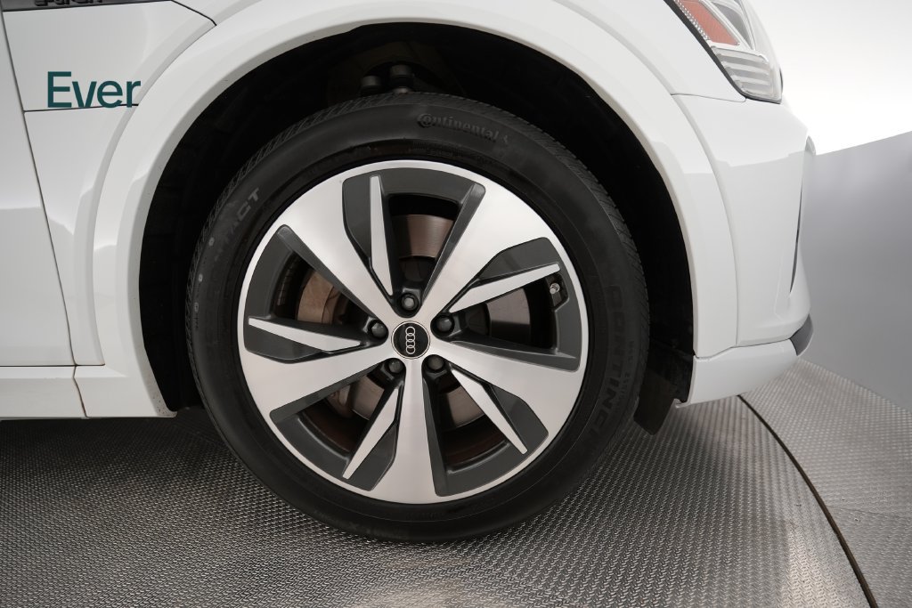 Used 2024 Audi Q8 e-tron Premium AWD/4WD image 20