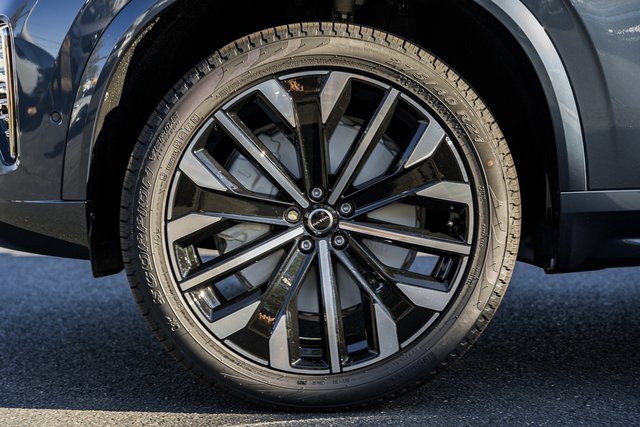 New 2026 Volvo XC90 B6 Plus w/ Protection Package Premier image 17