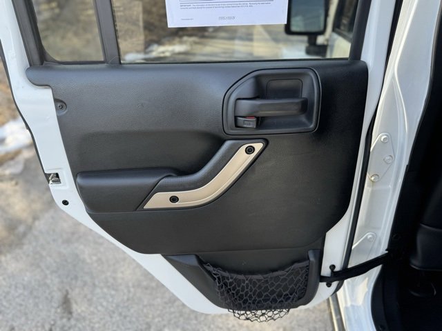 Used 2016 Jeep Wrangler Unlimited Sahara image 14