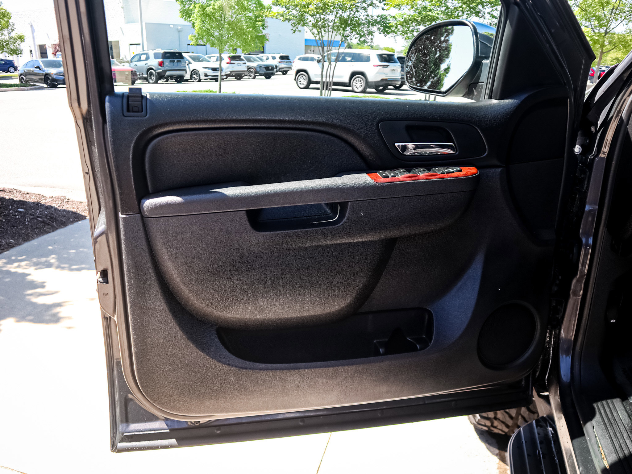 Used 2011 Chevrolet Avalanche LT w/ Regional Value Package image 14