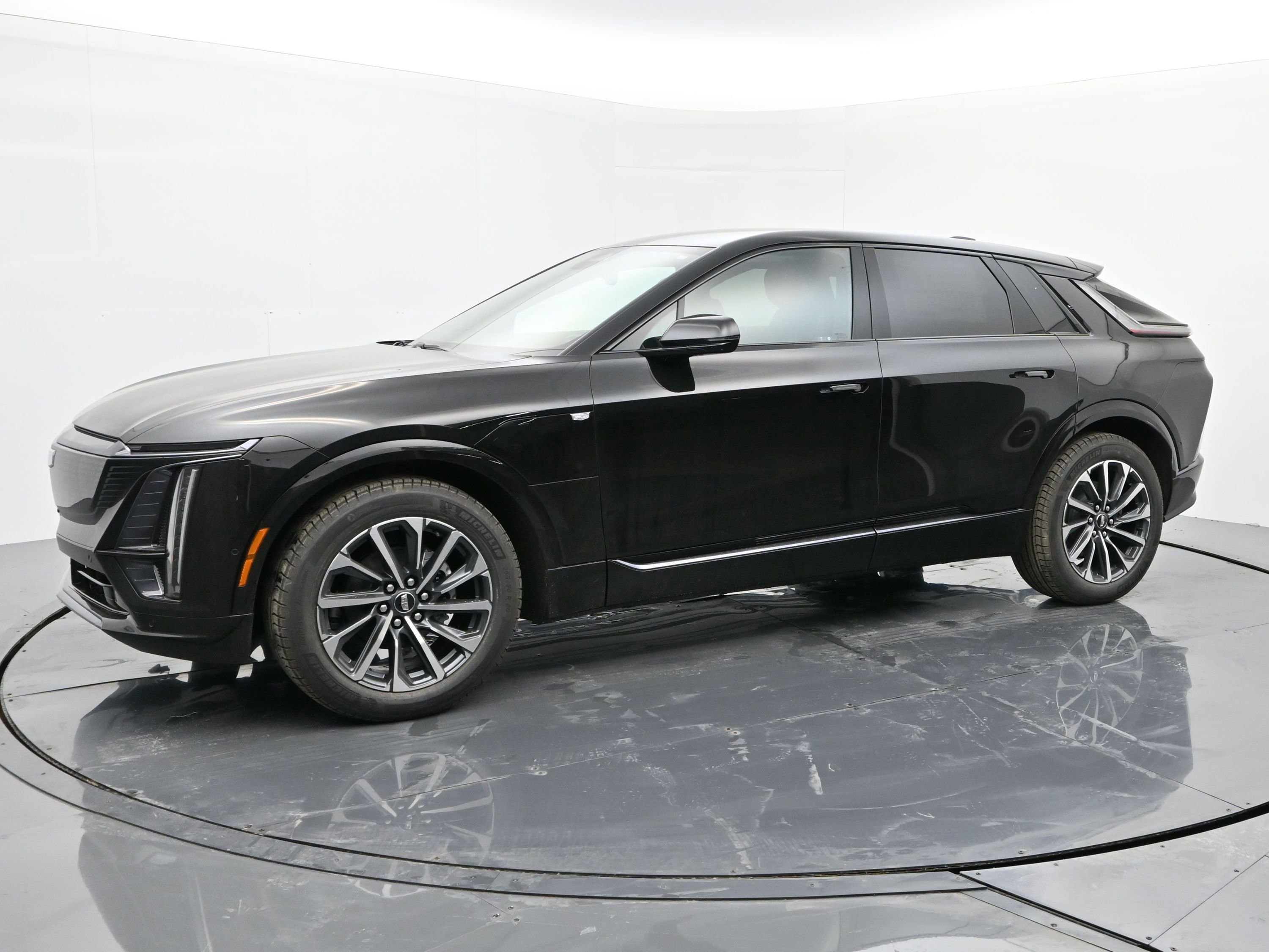 New 2025 Cadillac Lyriq Sport RWD image 2