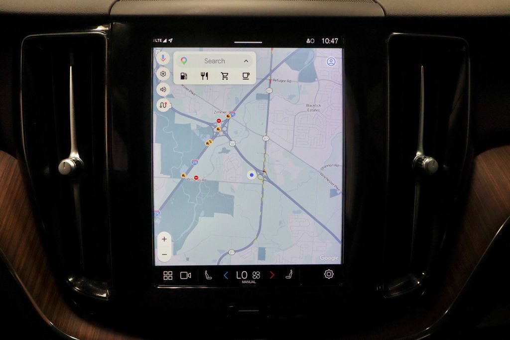 Used 2023 Volvo XC60 B5 Plus AWD/4WD image 3