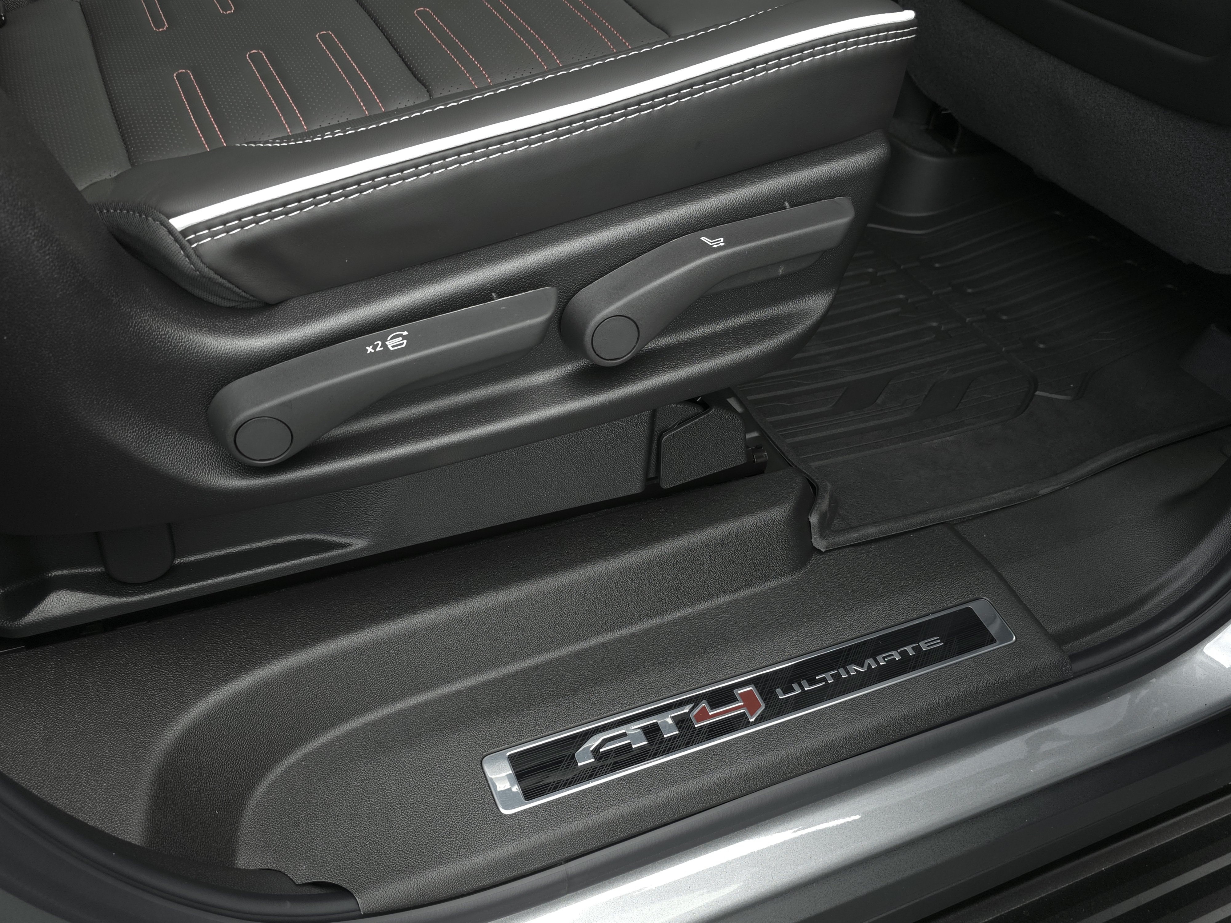 New 2026 GMC Yukon XL AT4 Ultimate w/ LPO, Floor Liner Package AWD/4WD image 50