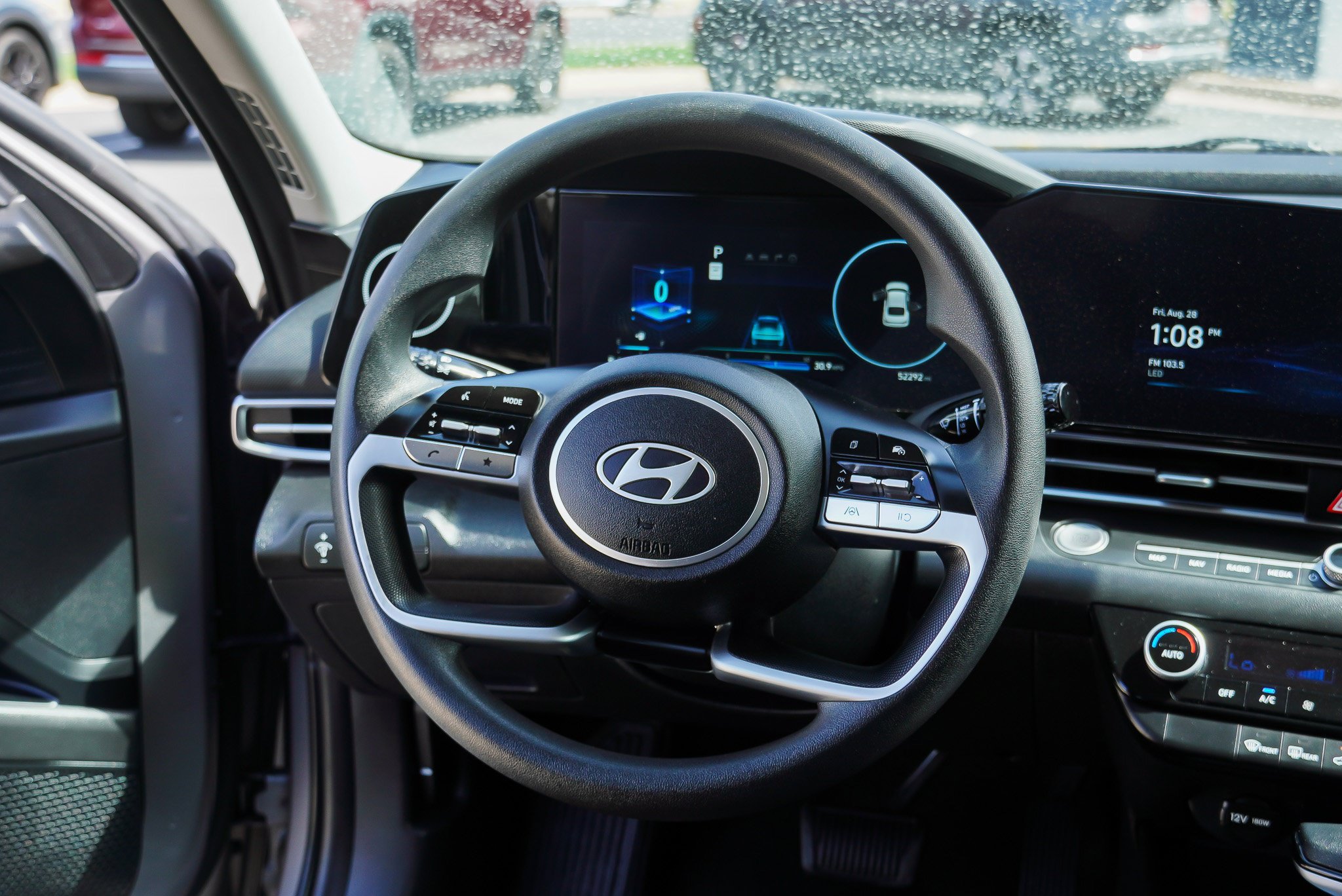 Used 2024 Hyundai Elantra SEL FWD image 31