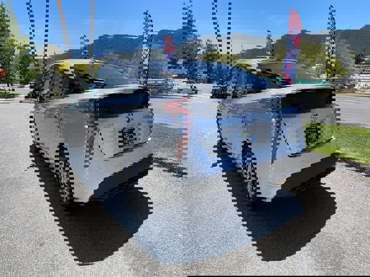 Used 2018 Toyota Prius Three image 7