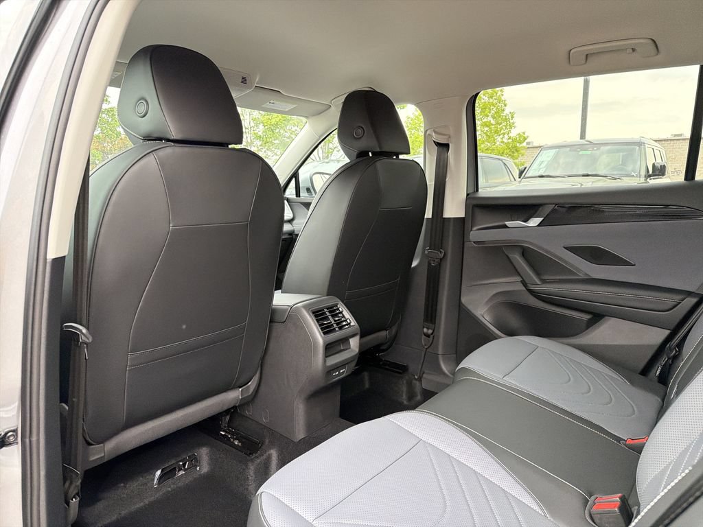 New 2026 Volkswagen Tiguan SE FWD image 12