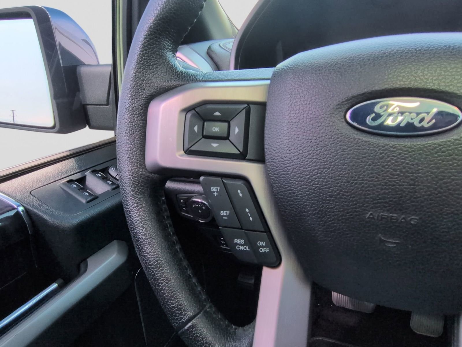 Used 2015 Ford F150 Platinum w/ Equipment Group 701A Luxury image 32