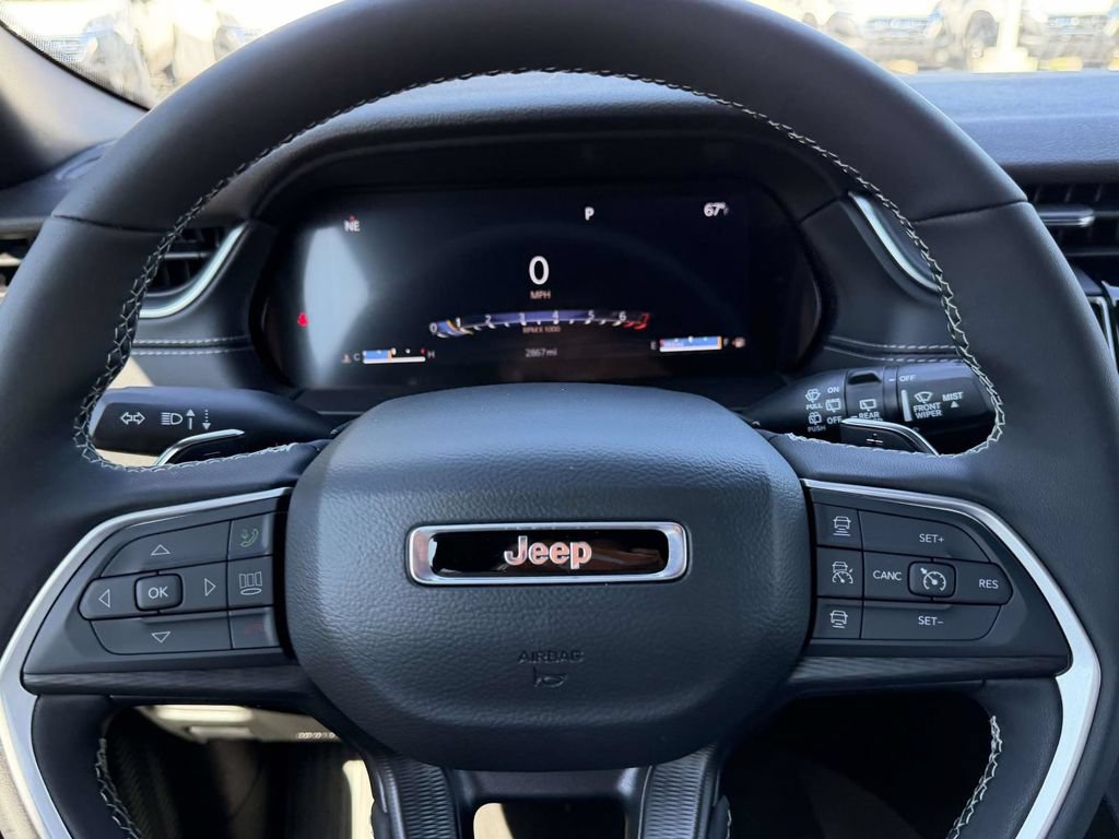 Used 2025 Jeep Grand Cherokee Laredo X w/ Luxury Tech Group I AWD/4WD image 40
