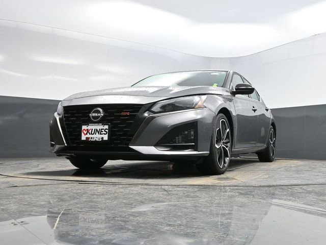 Used 2023 Nissan Altima 2.5 SR image 39