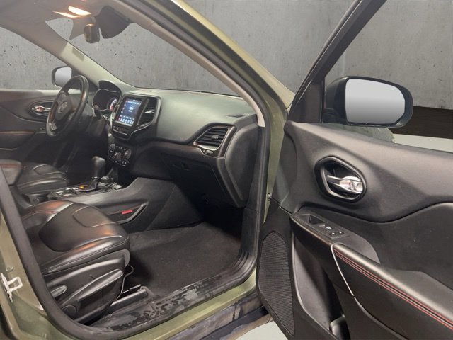 Used 2020 Jeep Cherokee Trailhawk w/ Cold Weather Group AWD/4WD image 30