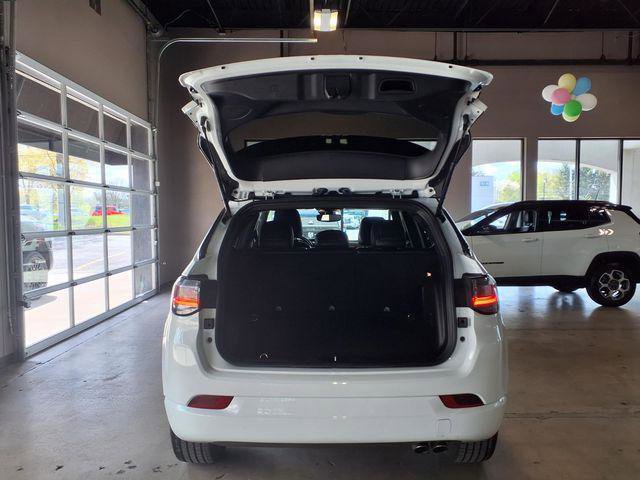 Certified 2022 Jeep Compass High Altitude AWD/4WD image 12