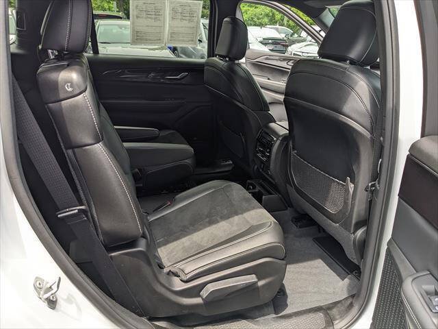 Used 2023 Jeep Grand Cherokee L Laredo AWD/4WD image 17