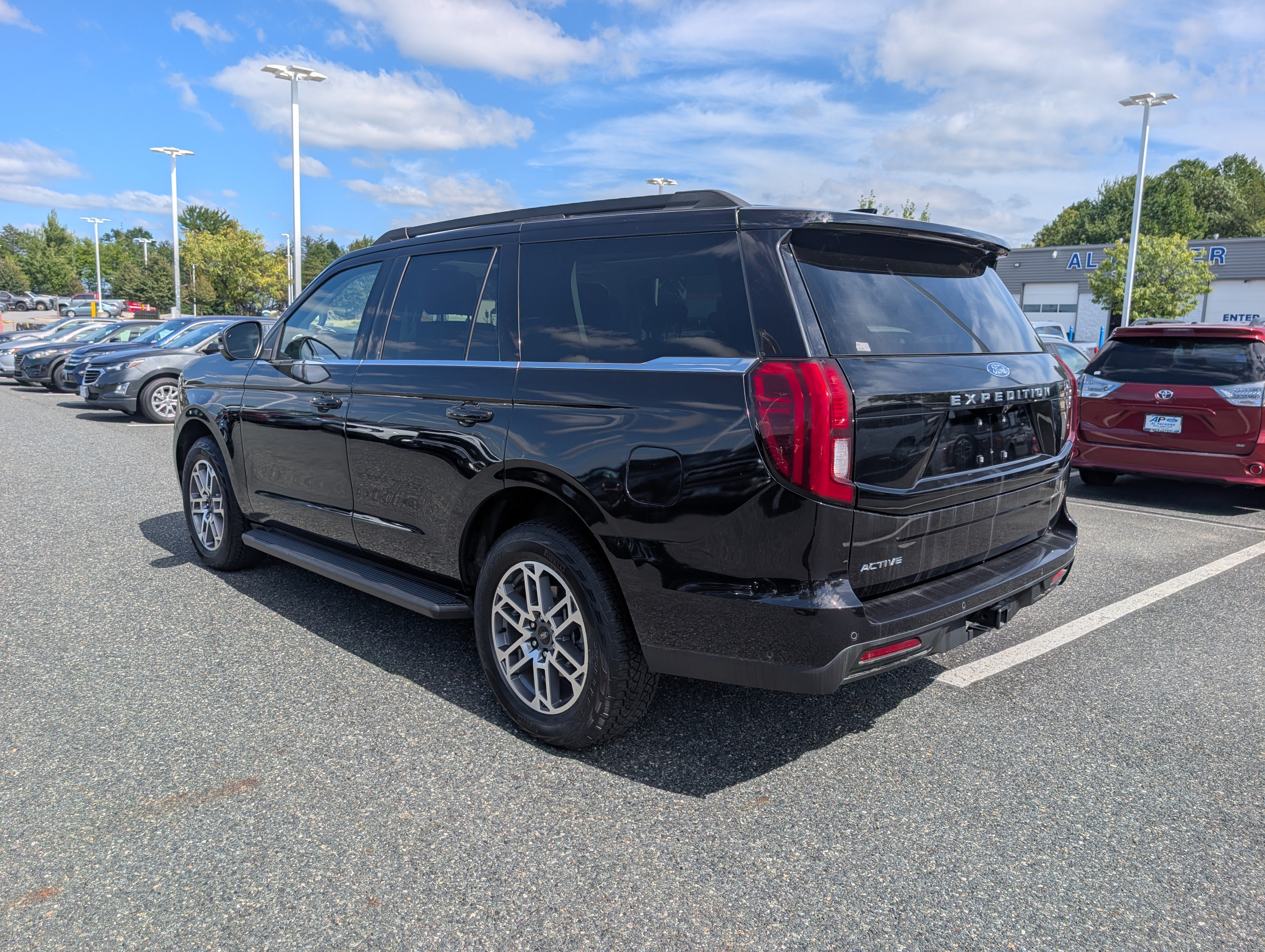 Certified 2025 Ford Expedition Active AWD/4WD image 6