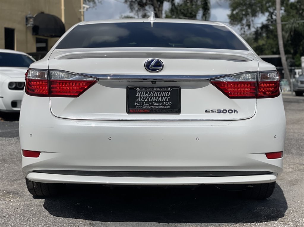 Used 2015 Lexus ES 300h w/ Navigation System Package FWD image 9