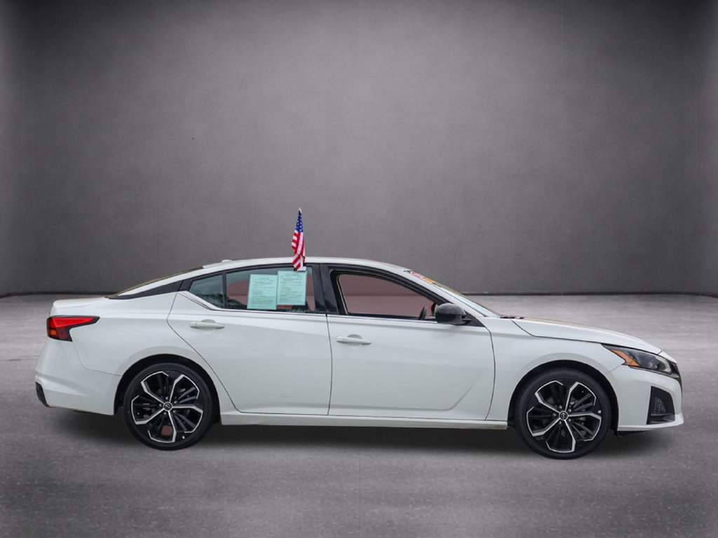 Used 2024 Nissan Altima 2.5 SR FWD image 3