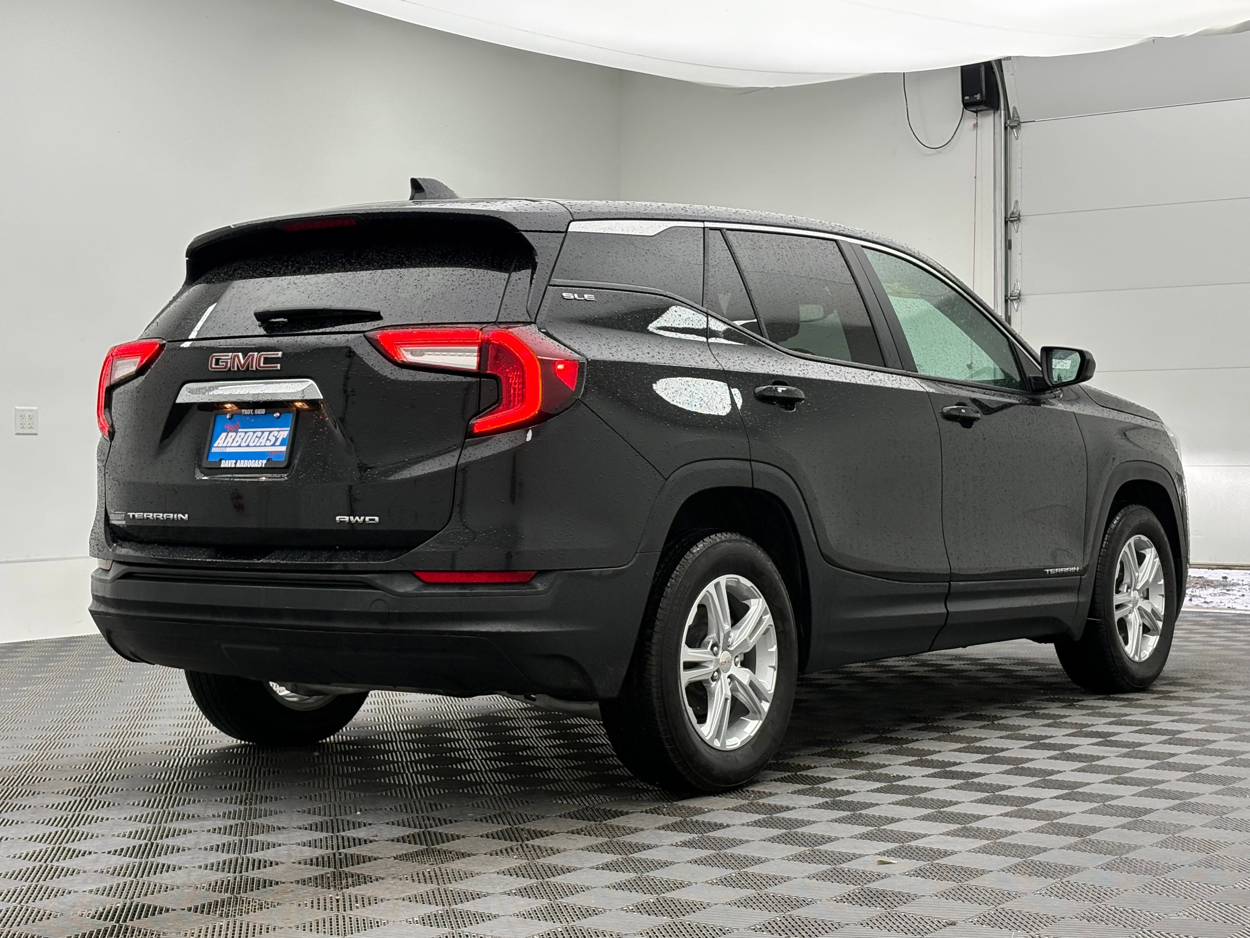 Used 2024 GMC Terrain SLE AWD/4WD image 6