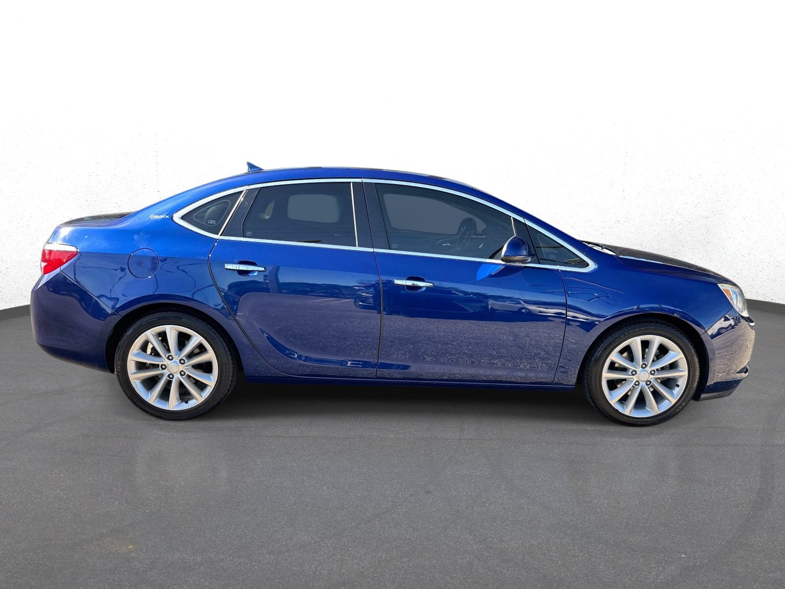 Used 2013 Buick Verano FWD image 2