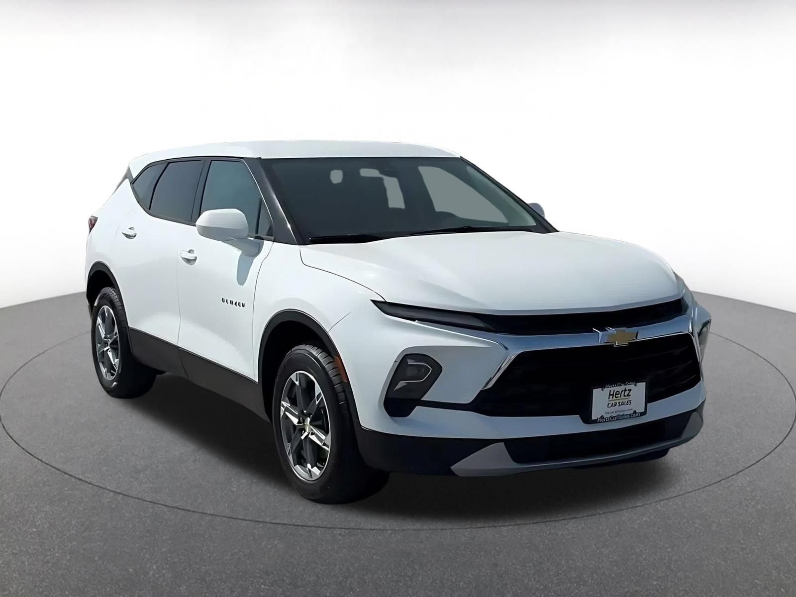 Used 2025 Chevrolet Blazer LT FWD image 3