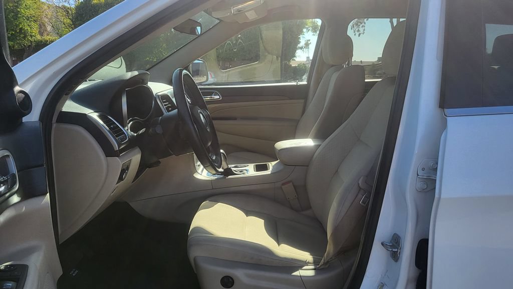 Used 2018 Jeep Grand Cherokee Laredo AWD/4WD image 25