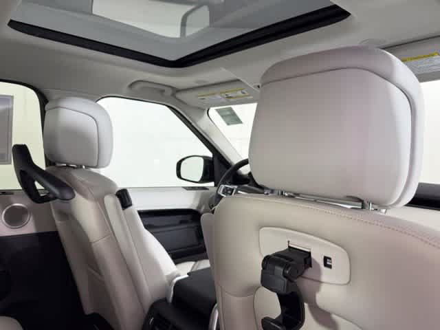 New 2026 Land Rover Discovery S AWD/4WD image 28