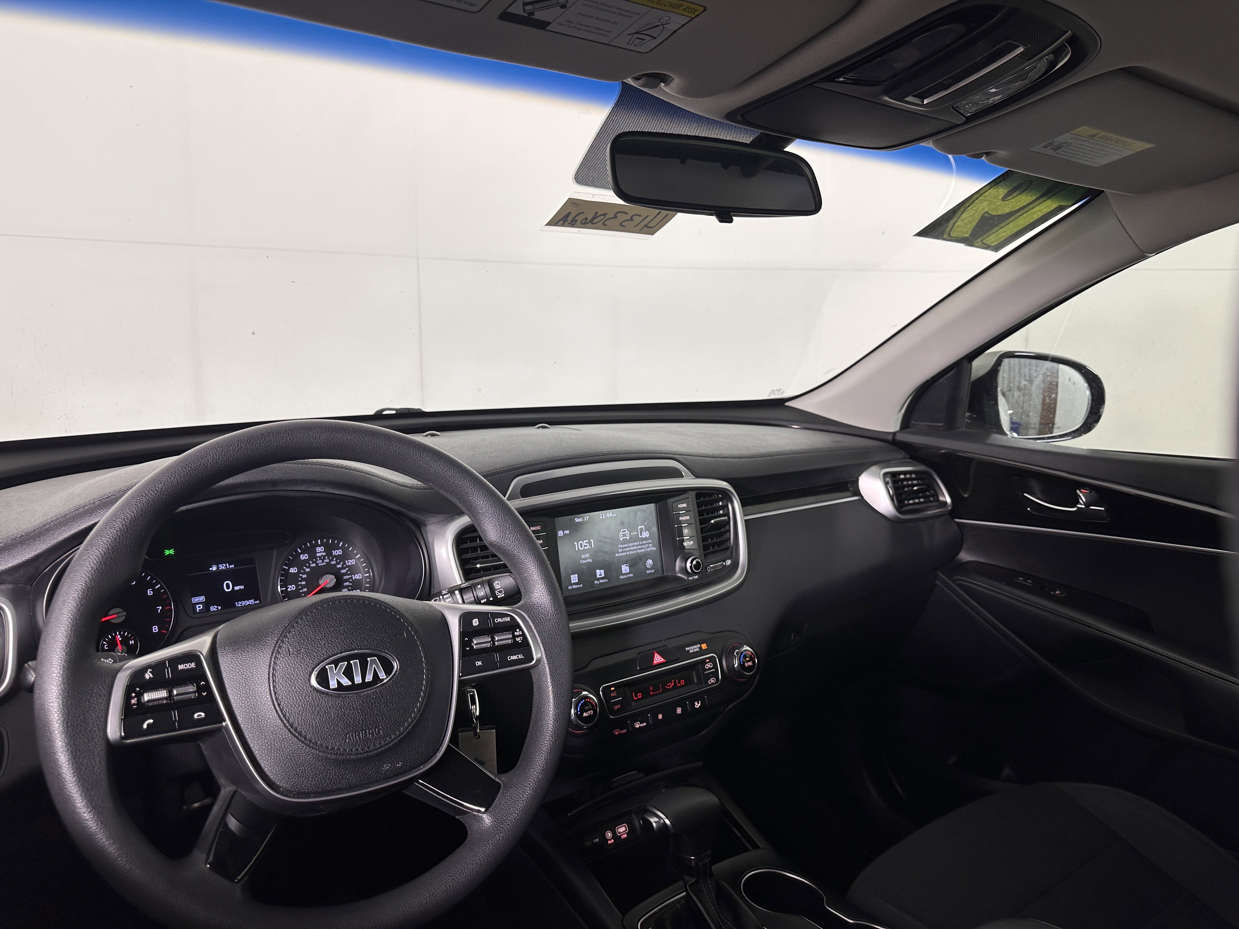 Used 2019 Kia Sorento LX image 38
