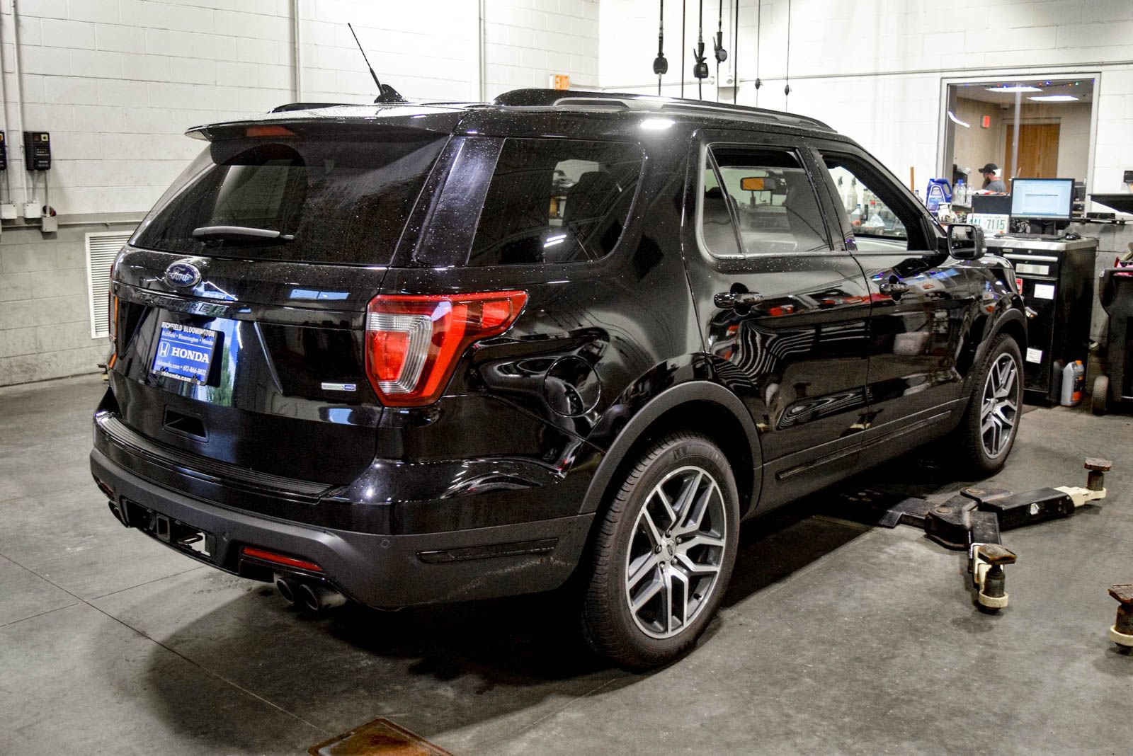 Used 2018 Ford Explorer Sport AWD/4WD image 4