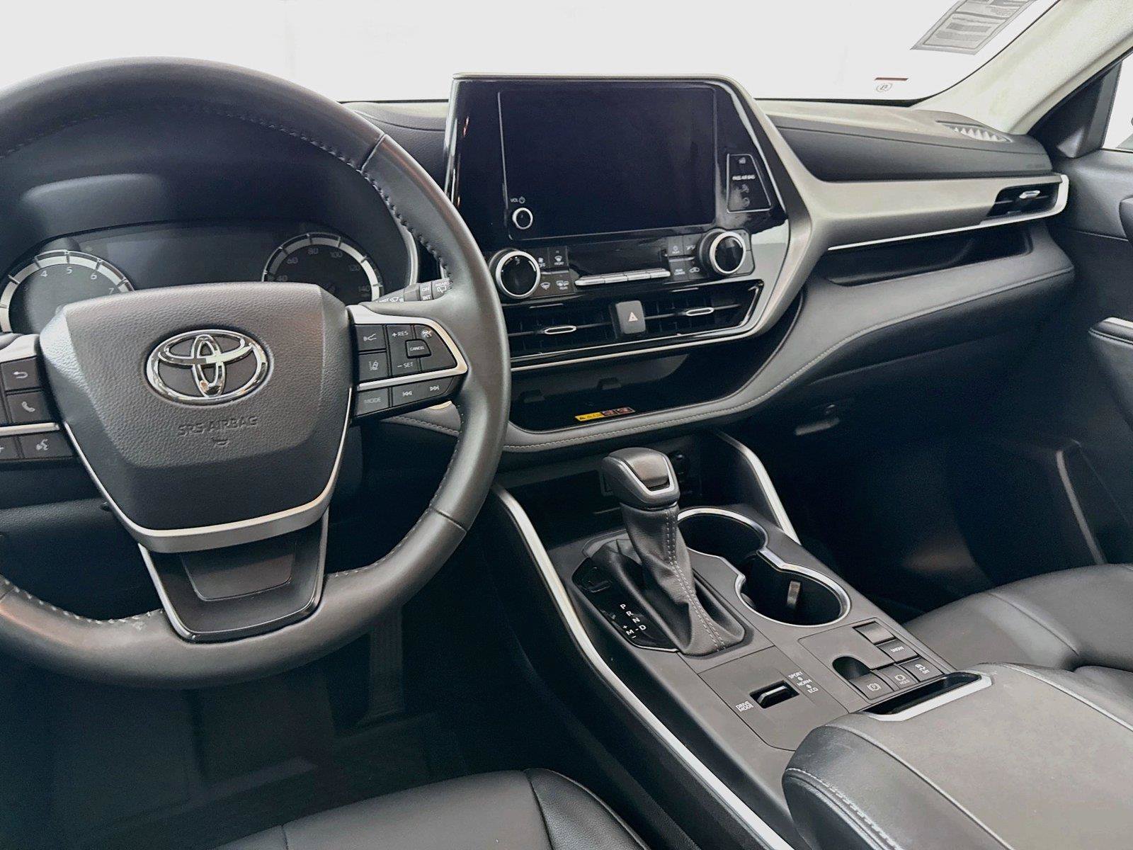 Certified 2025 Toyota Highlander XLE FWD image 33