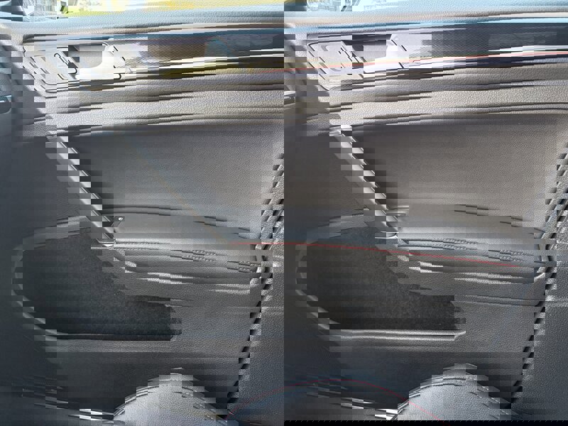 Used 2017 Volkswagen GTI SE image 24