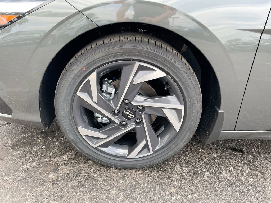 New 2025 Hyundai Elantra Limited image 35