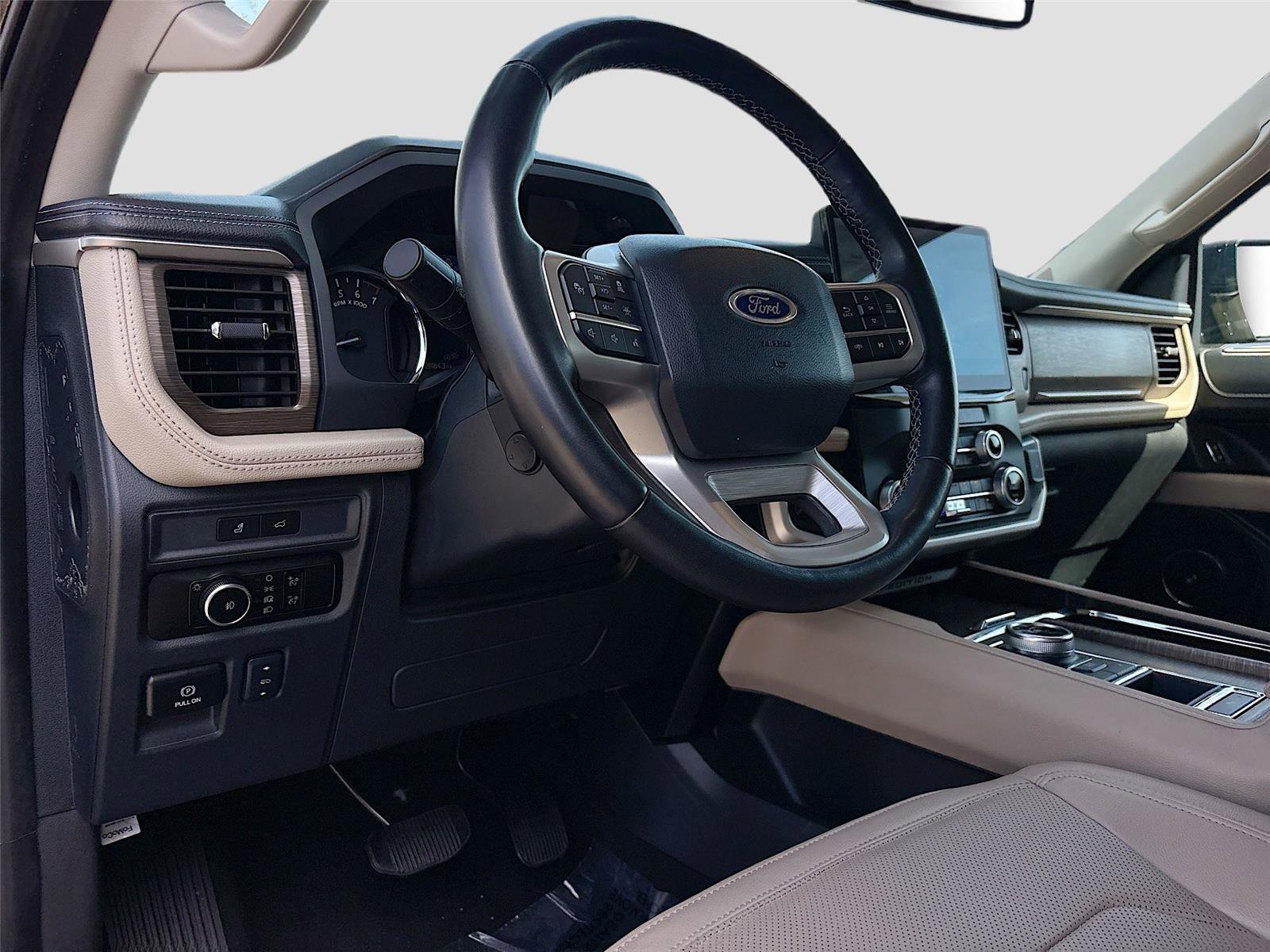 Used 2024 Ford Expedition Limited image 10