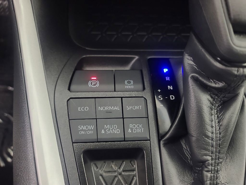 Used 2025 Toyota RAV4 XLE AWD/4WD image 36