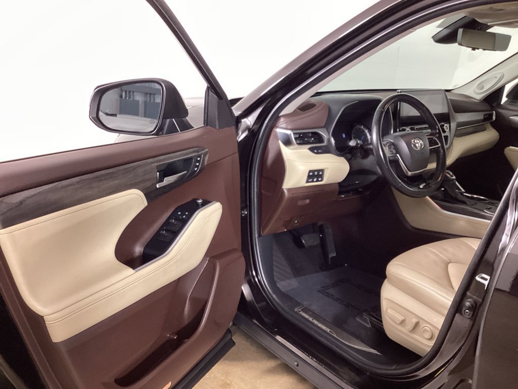 Used 2021 Toyota Highlander Platinum AWD/4WD image 9