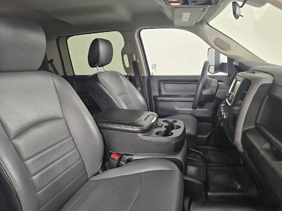 Used 2022 RAM 1500 Tradesman w/ Chrome Appearance Group AWD/4WD image 9
