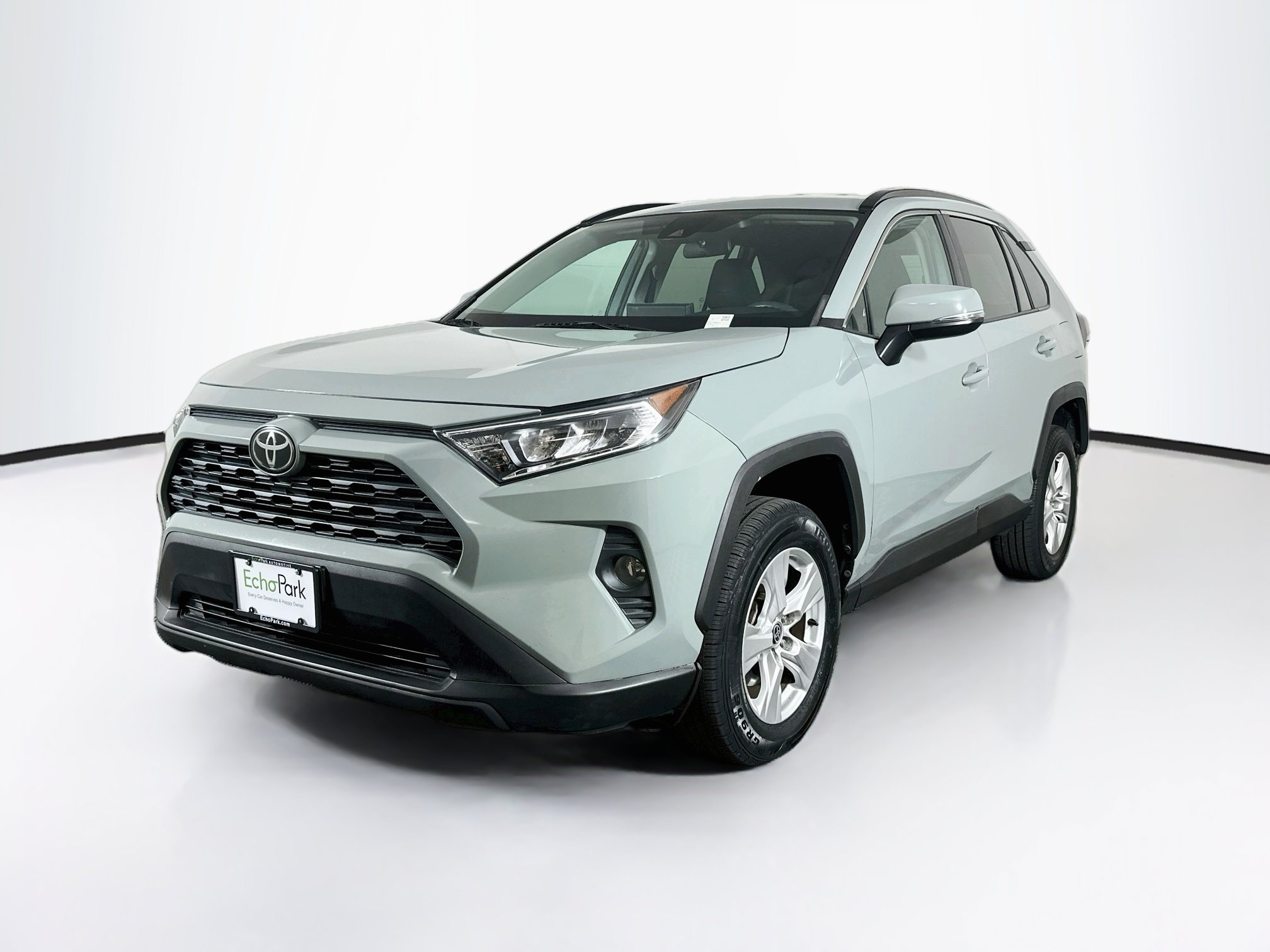 Used 2021 Toyota RAV4 XLE AWD/4WD image 3