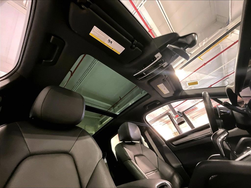 Certified 2023 Porsche Cayenne Platinum Edition image 27