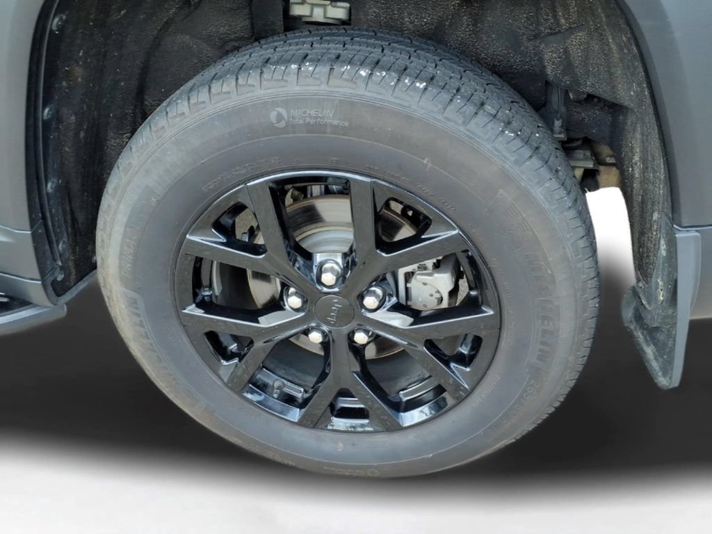 Used 2024 Jeep Grand Cherokee Altitude AWD/4WD image 22