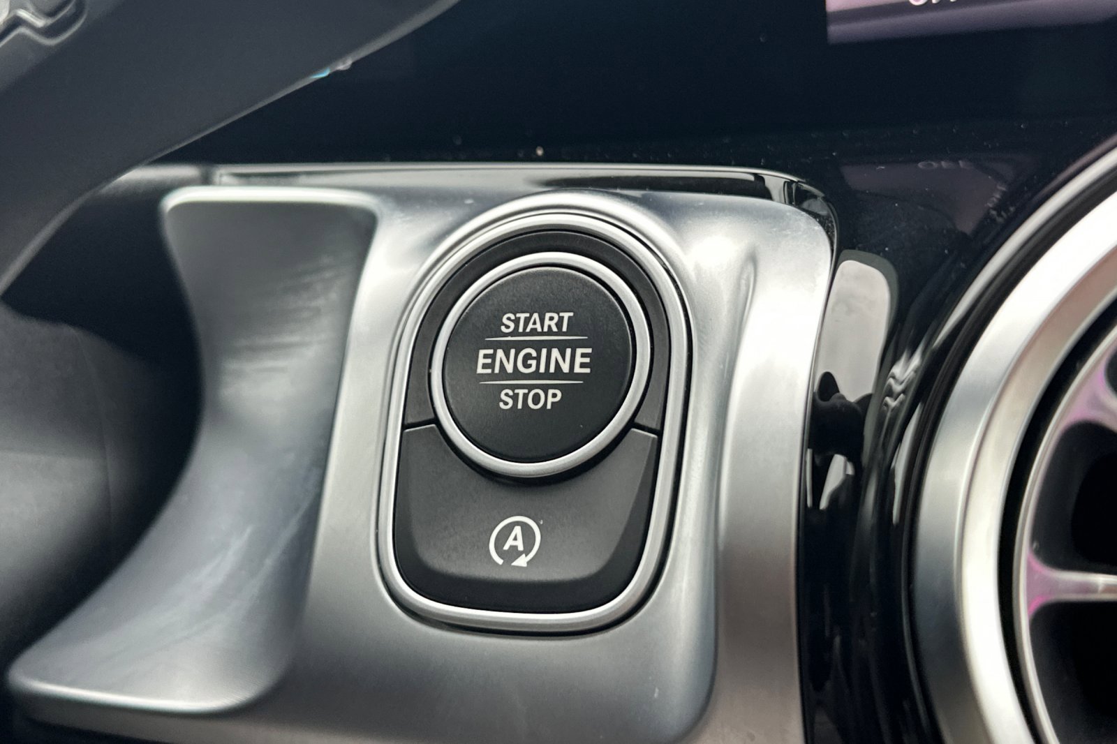 Certified 2025 Mercedes-Benz GLB 250 4MATIC image 23