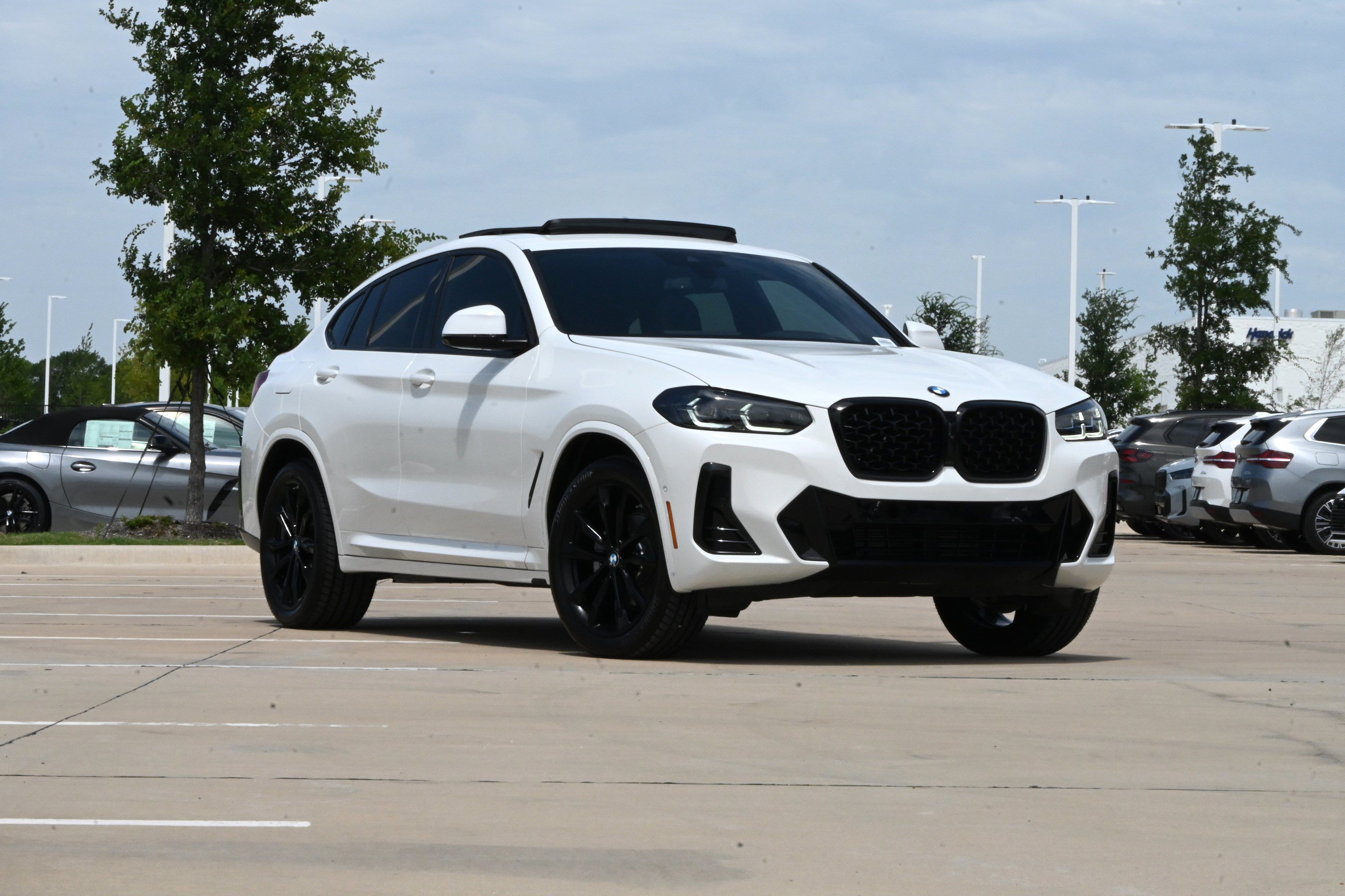 Certified 2025 BMW X4 xDrive30i w/ Premium Package AWD/4WD image 2