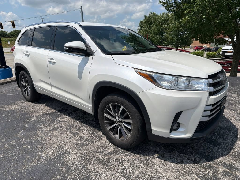 Used 2017 Toyota Highlander XLE AWD/4WD image 2