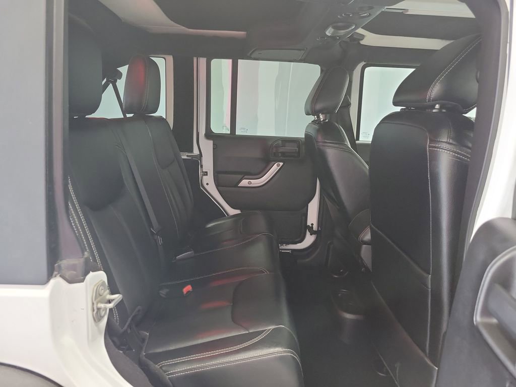 Used 2016 Jeep Wrangler Unlimited Rubicon AWD/4WD image 12