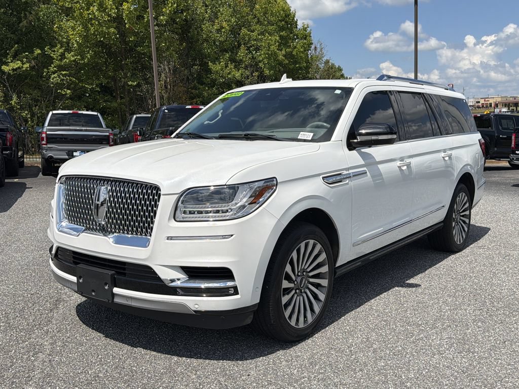 Used 2021 Lincoln Navigator L Reserve w/ Luxury Package AWD/4WD image 3