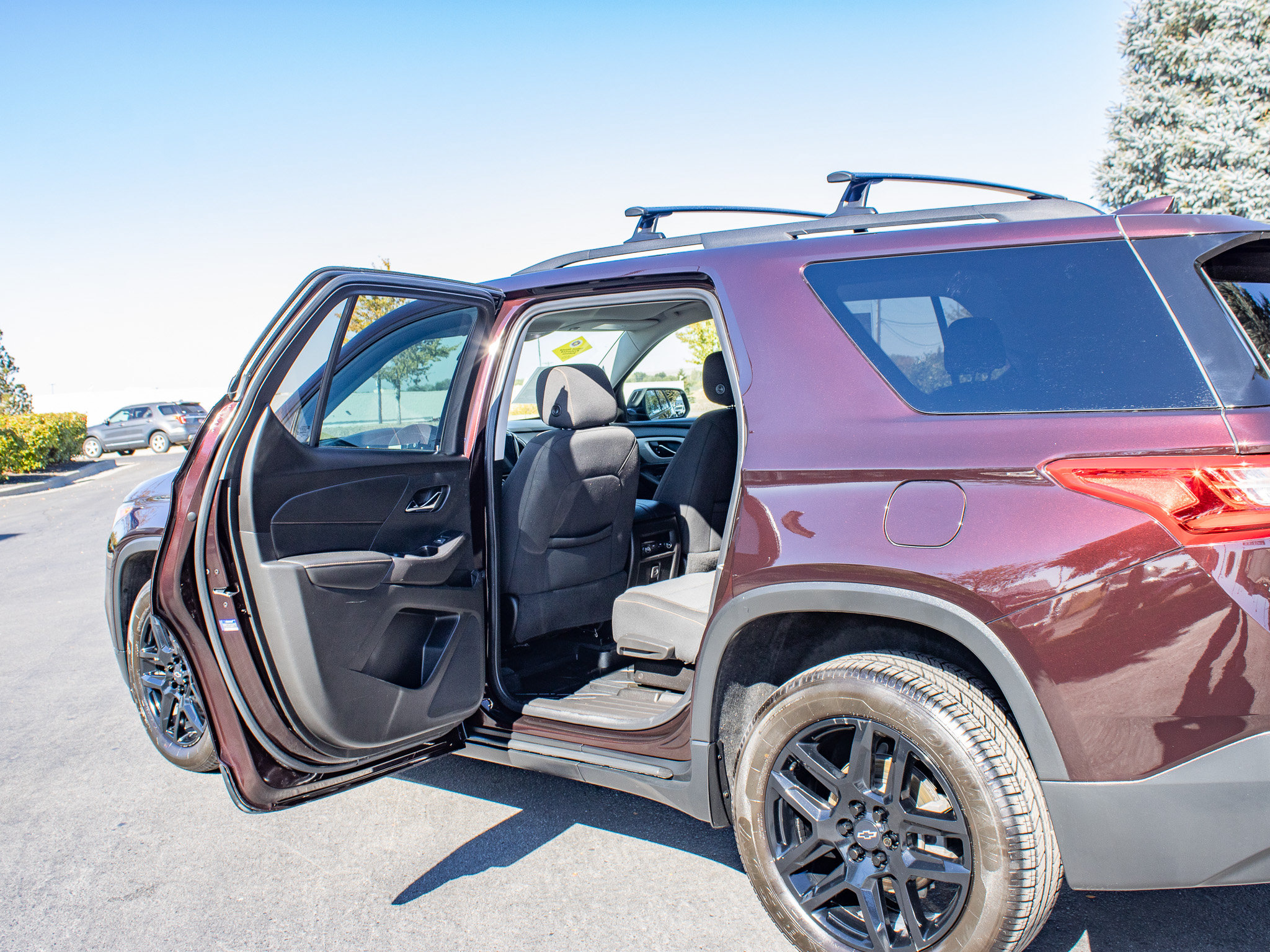 Used 2021 Chevrolet Traverse LT w/ LPO, Blackout Package AWD/4WD image 12