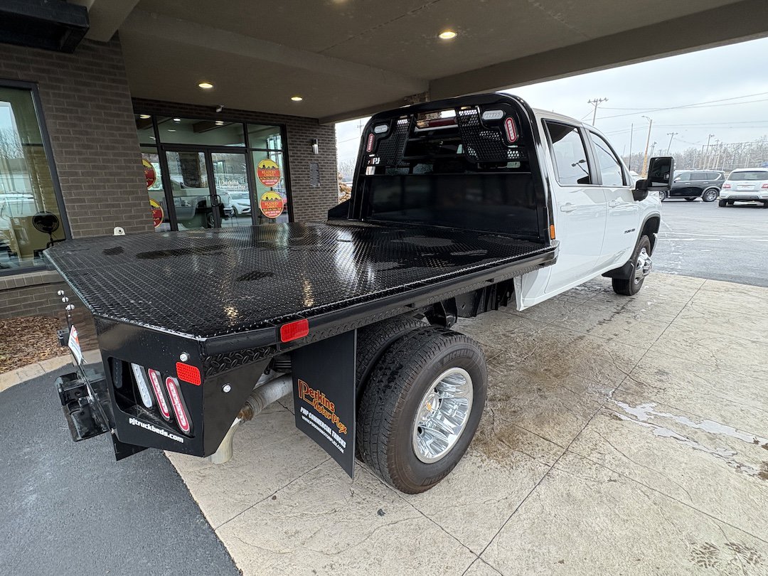 Used 2024 Chevrolet Silverado 3500 LT w/ Convenience Package AWD/4WD image 8