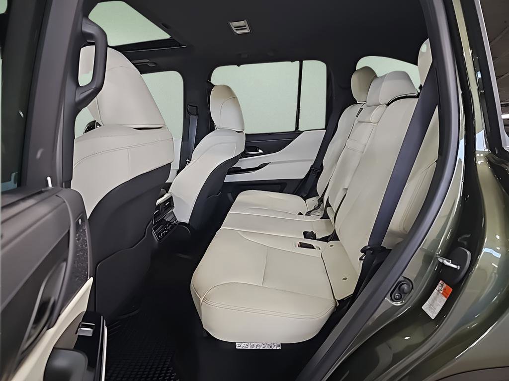 New 2025 Lexus LX 600 4WD w/ Luxury Package image 13