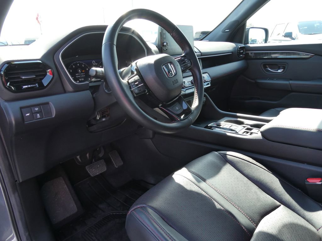 Used 2025 Honda Pilot Black Edition image 26