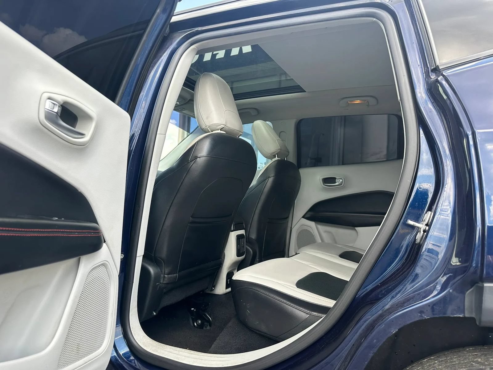 Used 2017 Jeep Compass Limited AWD/4WD image 10