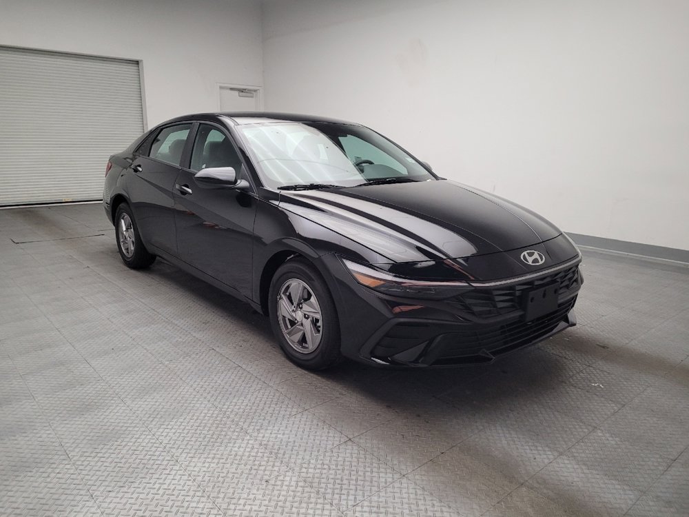 Used 2025 Hyundai Elantra SE image 13