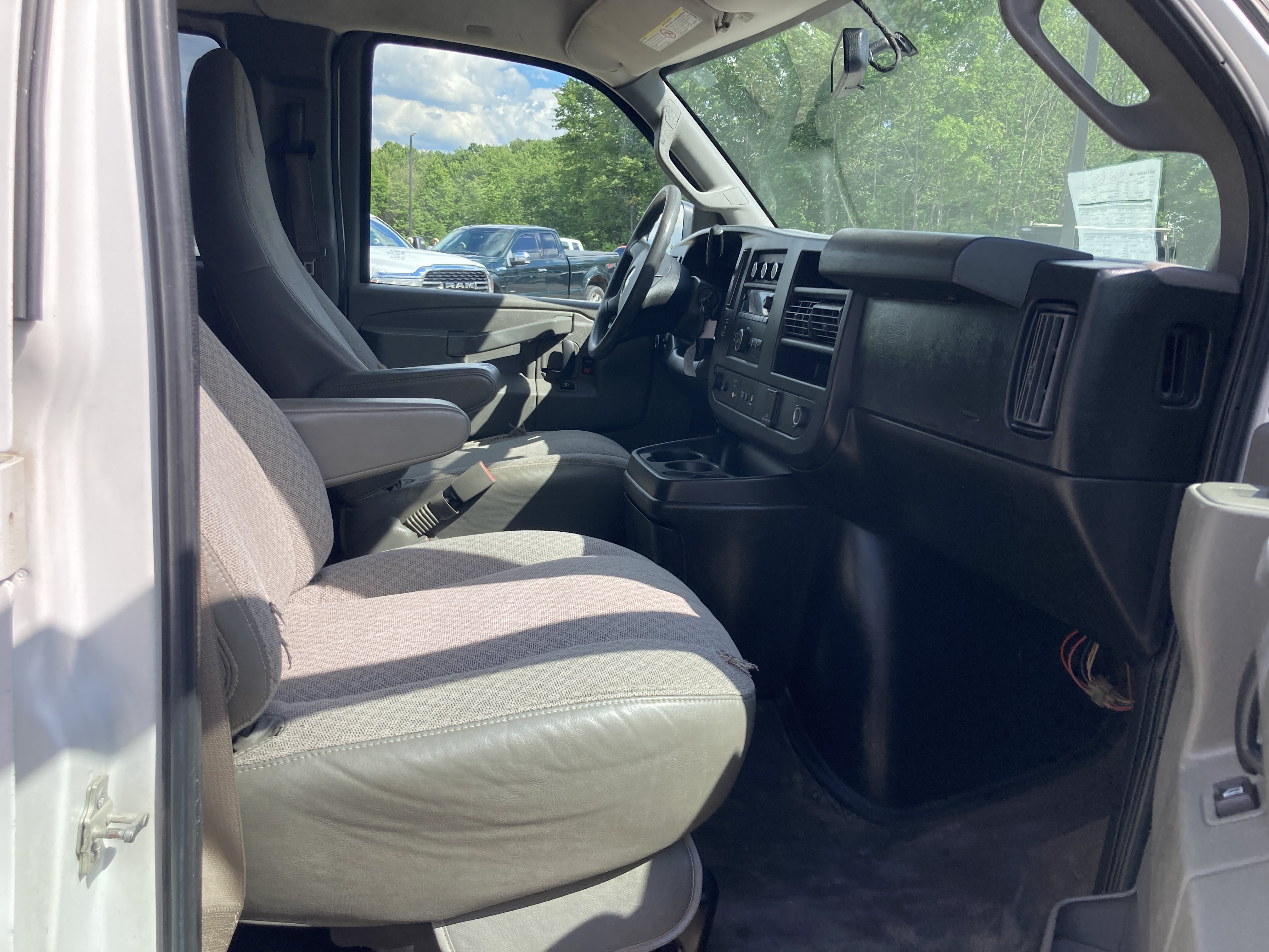 Used 2018 Chevrolet Express 3500 LT w/ LT Preferred Equipment Group RWD image 18