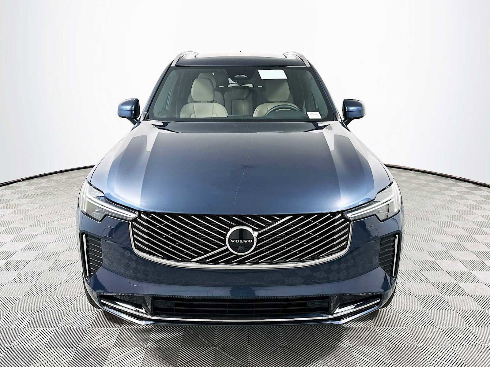 New 2026 Volvo XC90 B6 Plus w/ Protection Package Premier image 2