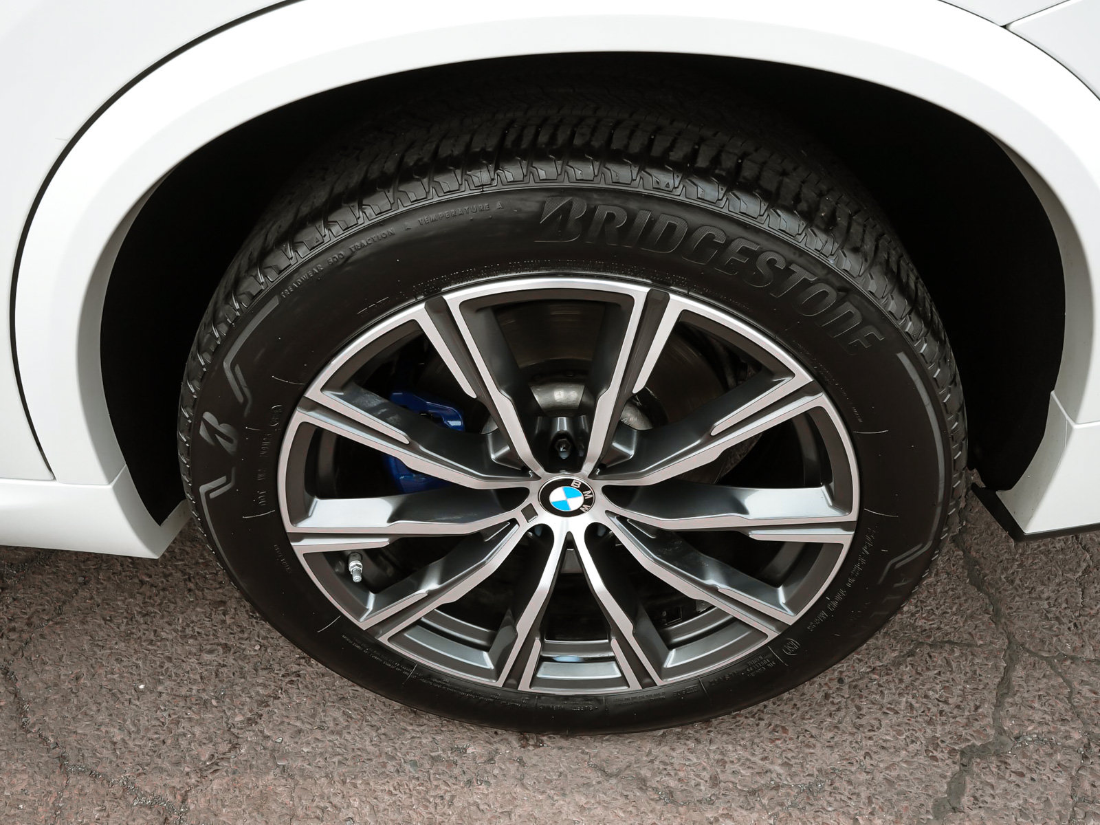 Used 2022 BMW X5 xDrive40i w/ M Sport Package AWD/4WD image 9